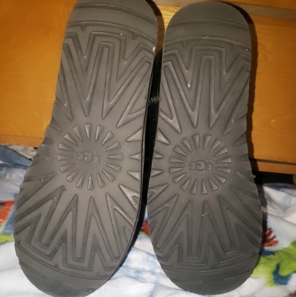 Cute navy uggs - Picture 3 of 4